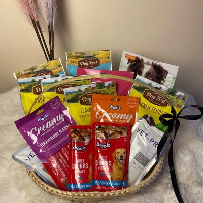 🐶 Premium Dog Food & Snack Basket