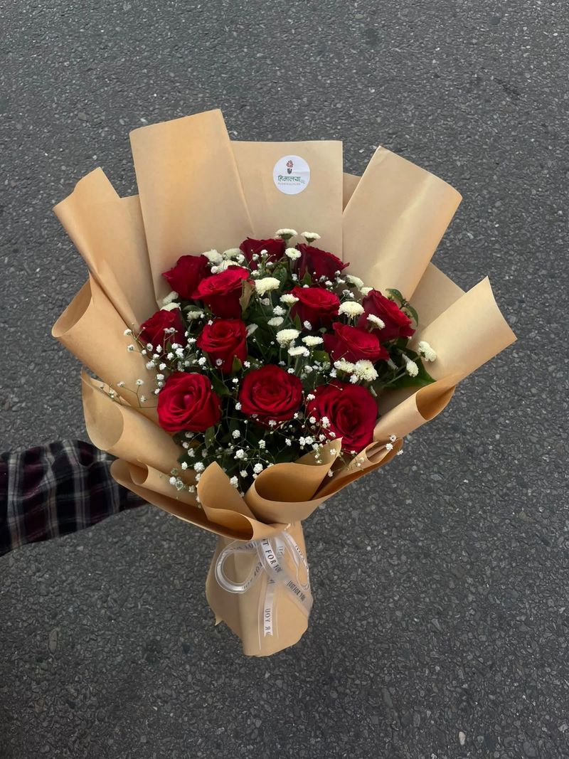 🌹 Red Rose & White Daisy Bouquet