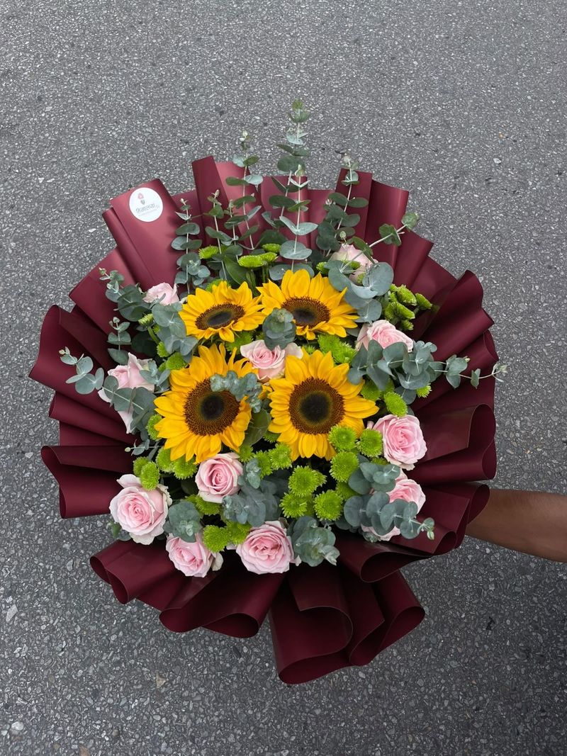 🌻 Sunflower & Pastel Rose Premium Bouquet