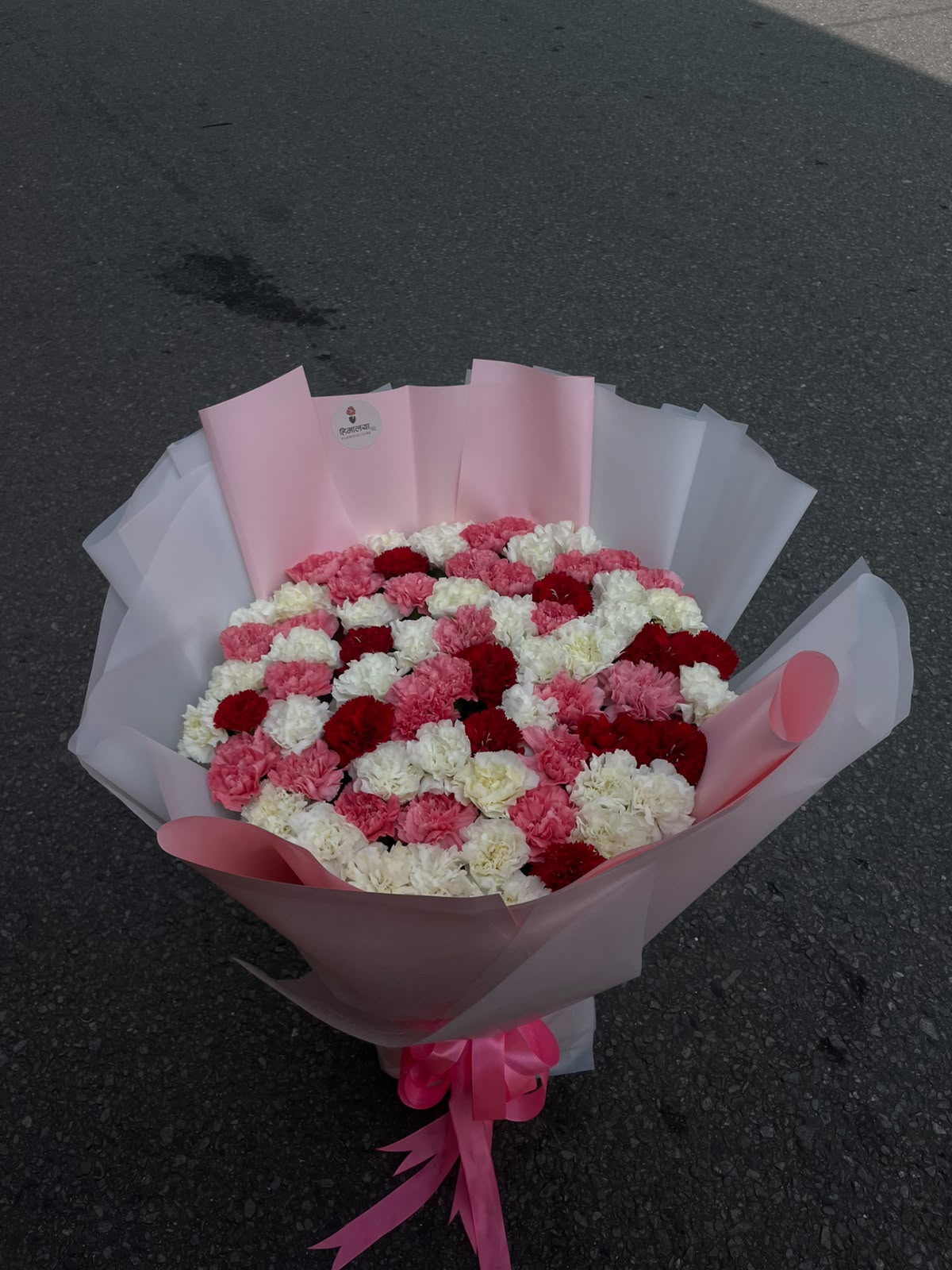 Note: Flower colors, bloom stage, and availability may vary depending on the season and fresh flower availability.