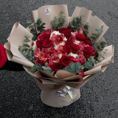Red & White Garden Bouquet