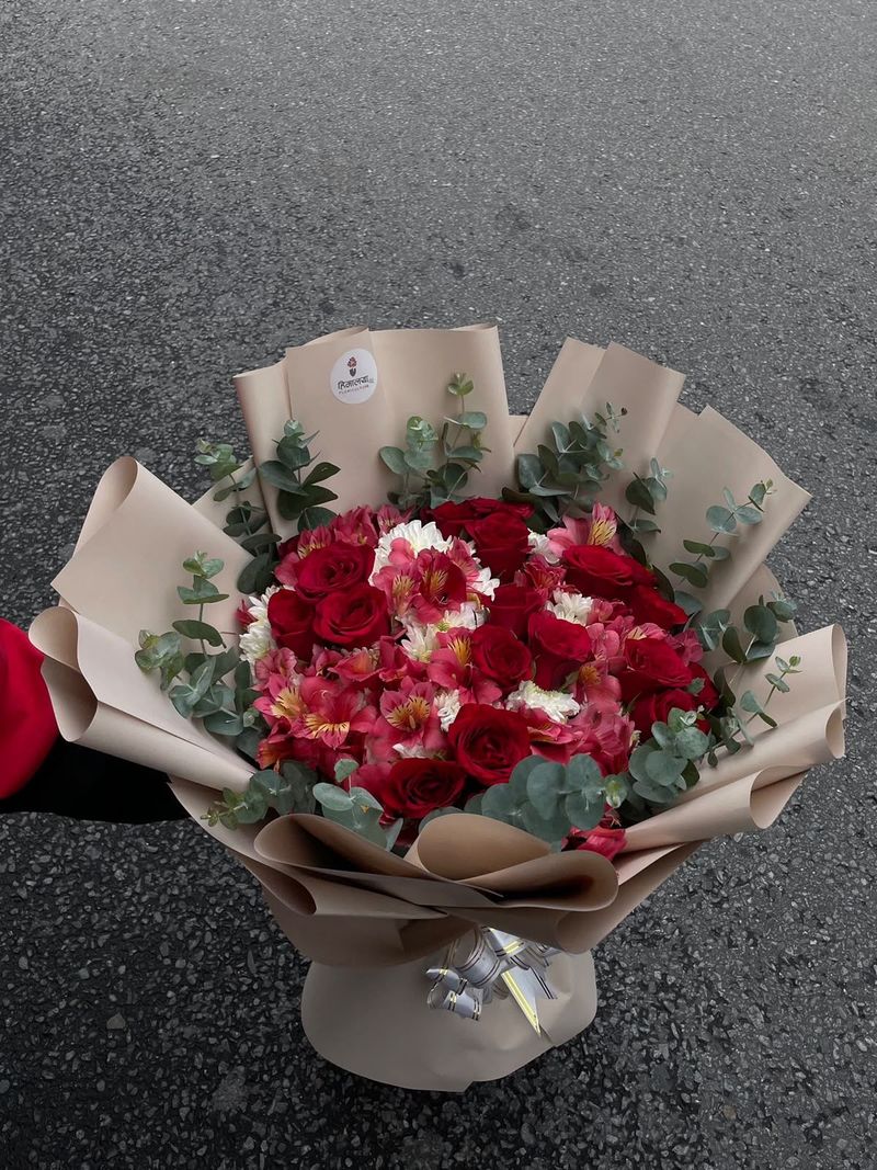 Red & White Garden Bouquet