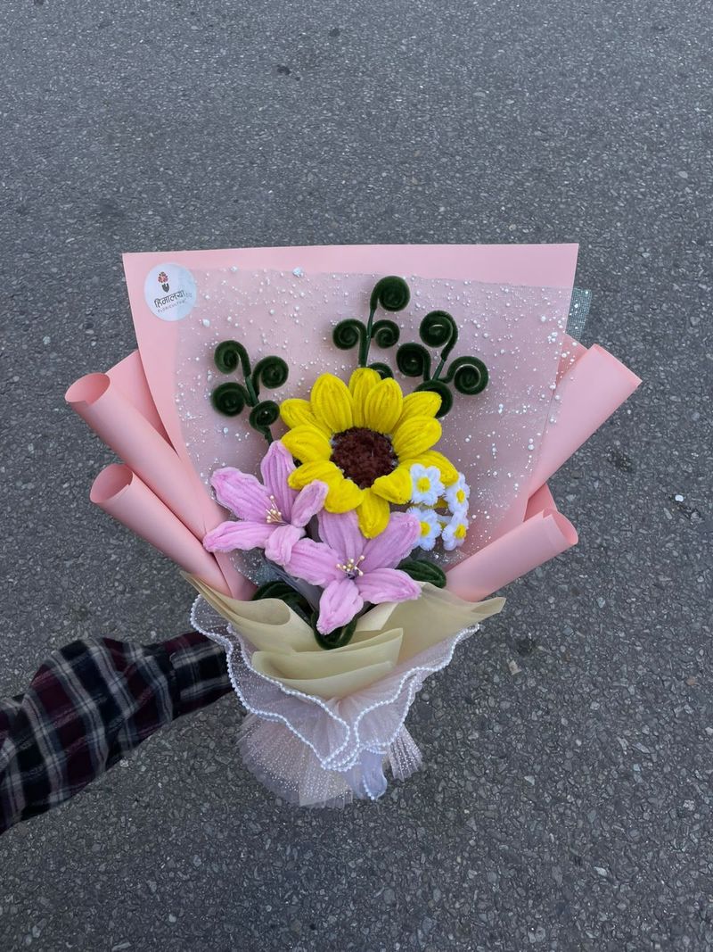 🌻🌸 Mixed Fuzzy wire  Flower Bouquet