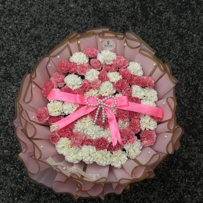 🌸Pink & White Carnation Bouquet