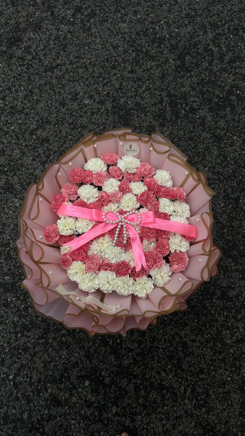 🌸Pink & White Carnation Bouquet