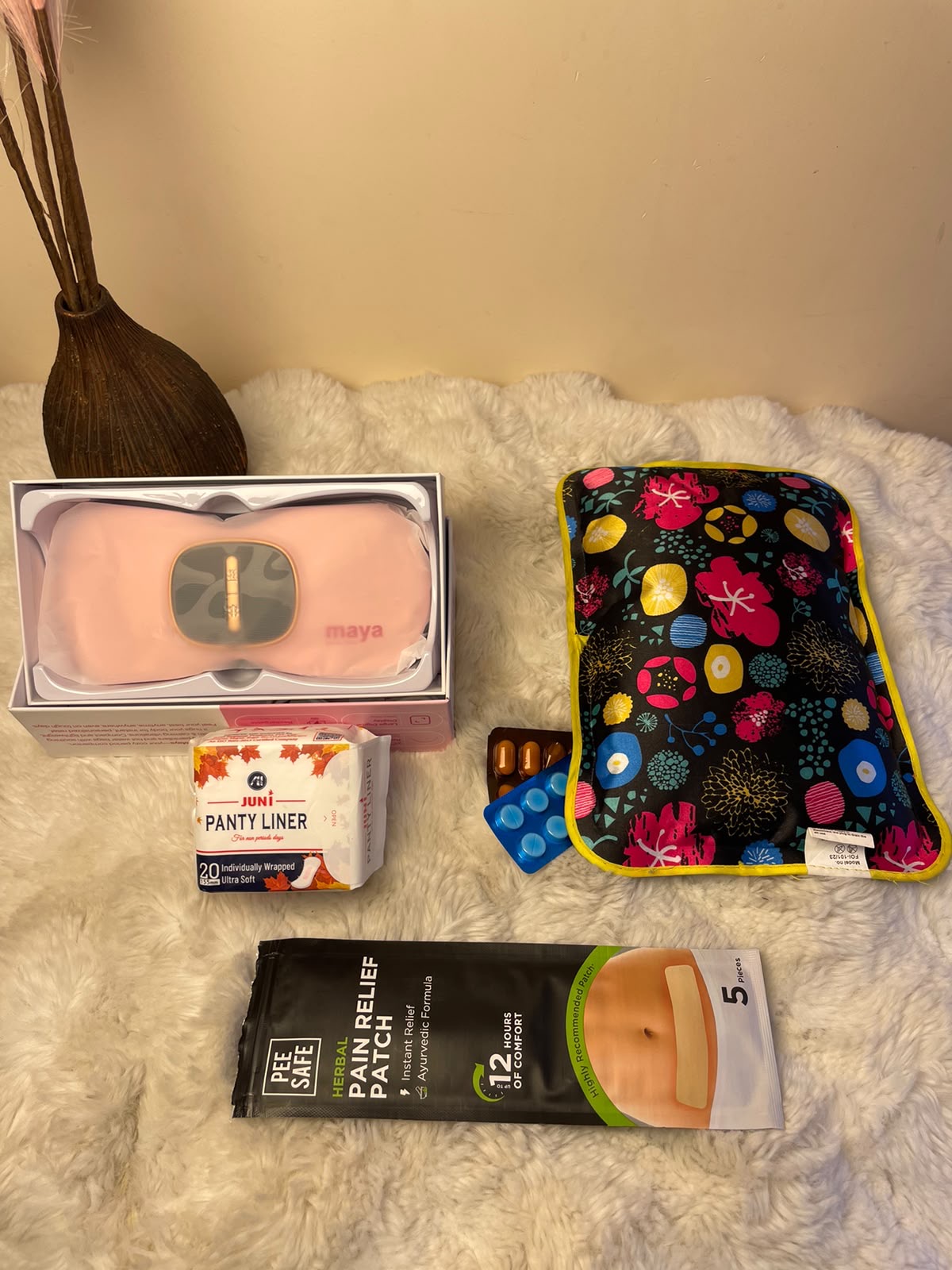 A comprehensive period-care set featuring a relief belt, hot bag, panty liner, pain relief patch, and listed pain-relief medicines.