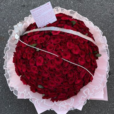 Grand Red Rose Bouquet with Pearl Design
