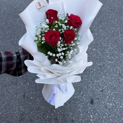 🌹 4-Stem Red Rose Bouquet