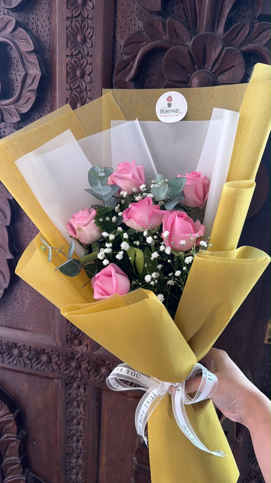 Perfect for birthdays, friendship gifts, anniversaries, or a sweet everyday surprise, this lovely mini bouquet expresses affection through its gentle colors and fresh floral beauty.