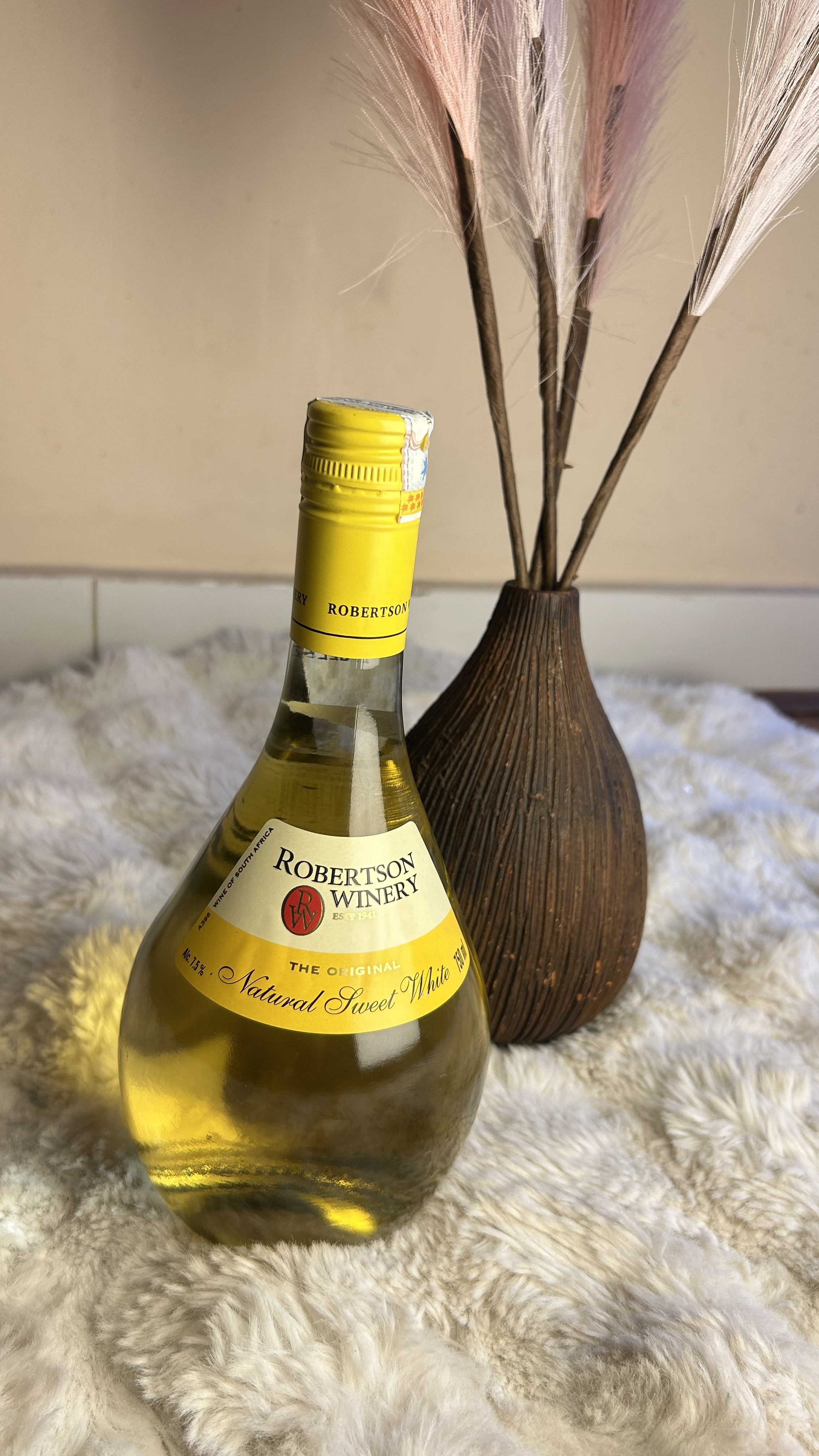 Robertson Sweet Reserve : A delightful sweet wine offering a balanced fruity taste and smooth finish, perfect for those who enjoy a naturally sweeter wine style.