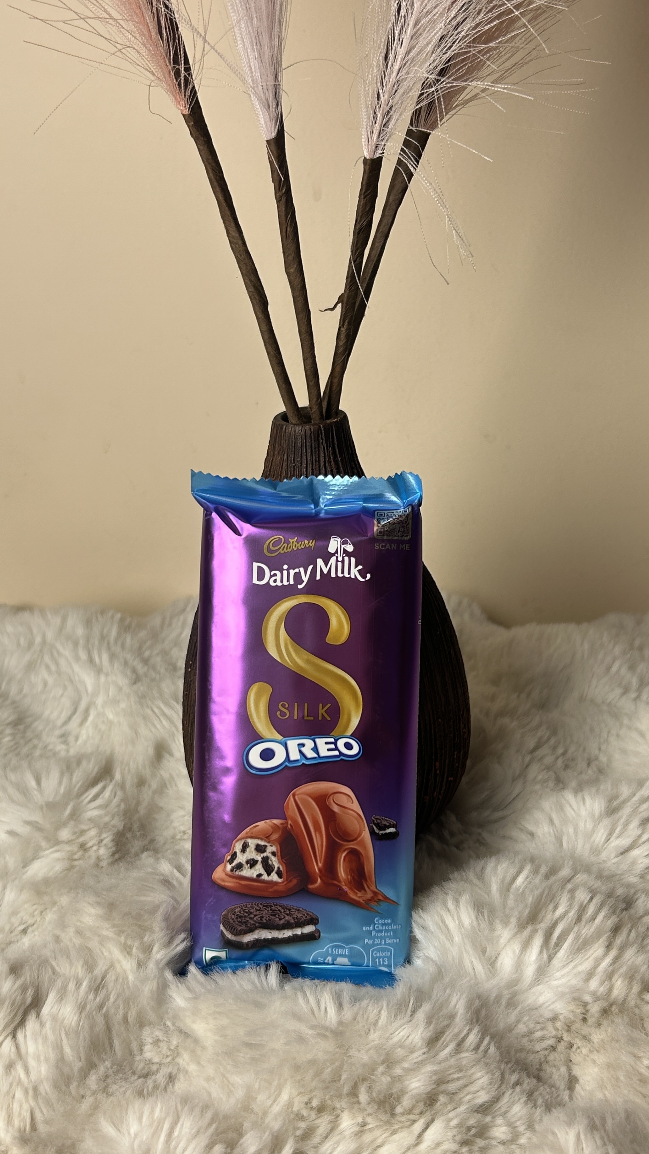 Silk Oreo Crunch Enjoy silky smooth milk chocolate blended with crunchy Oreo cookie pieces. A delicious combination of creamy chocolate and irresistible cookie crunch.