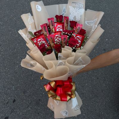 Red Rose & Chocolate Gift Bouquet