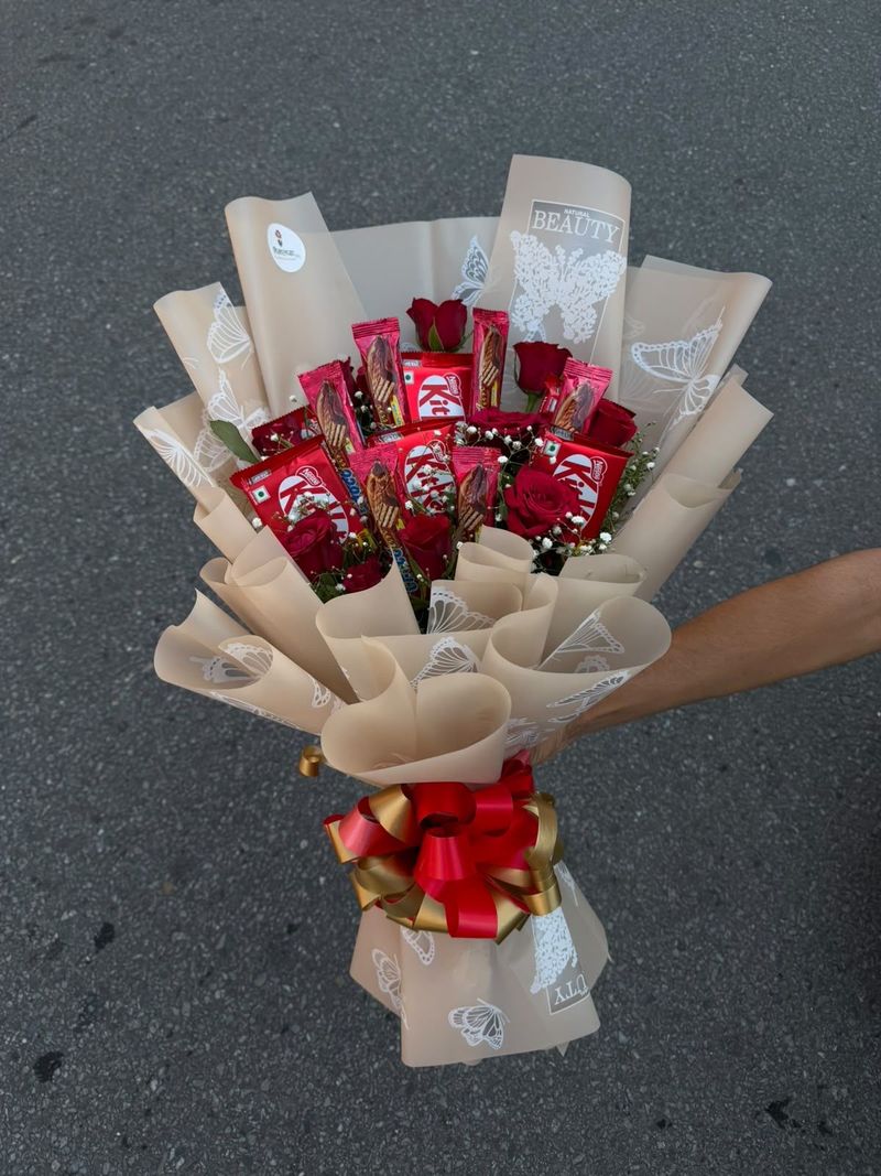 Red Rose & Chocolate Gift Bouquet