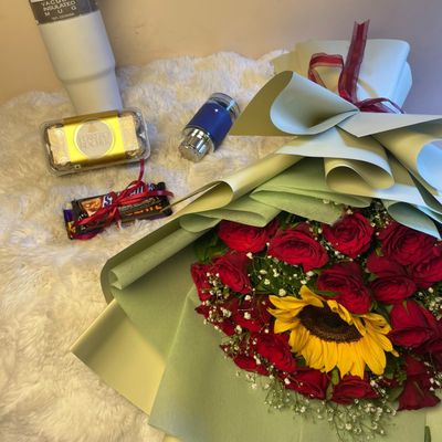Premium Gentleman’s Gift & Floral Combo