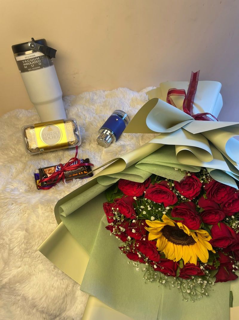 Premium Gentleman’s Gift & Floral Combo