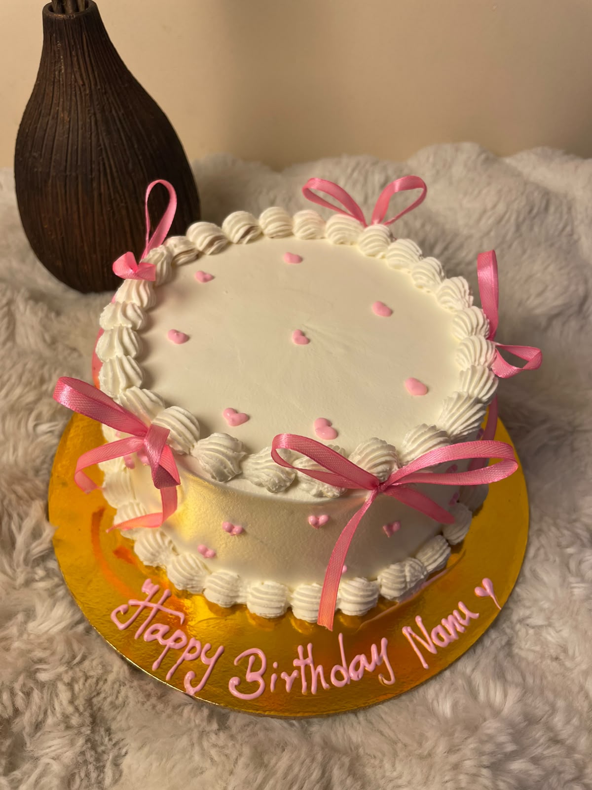 : A delicious one-pound butterscotch cake featuring a rich caramel-inspired flavor, smooth cream, and delightful butterscotch crunch. Perfect for sharing sweet moments with family and friends.