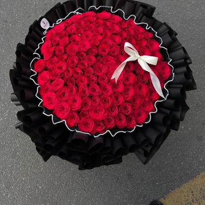 Red Rose Bouquet – Timeless Romance