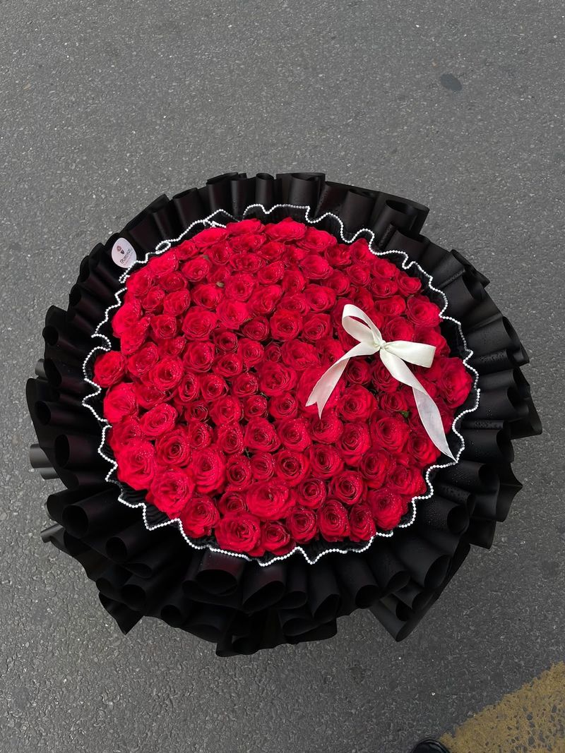 Red Rose Bouquet – Timeless Romance