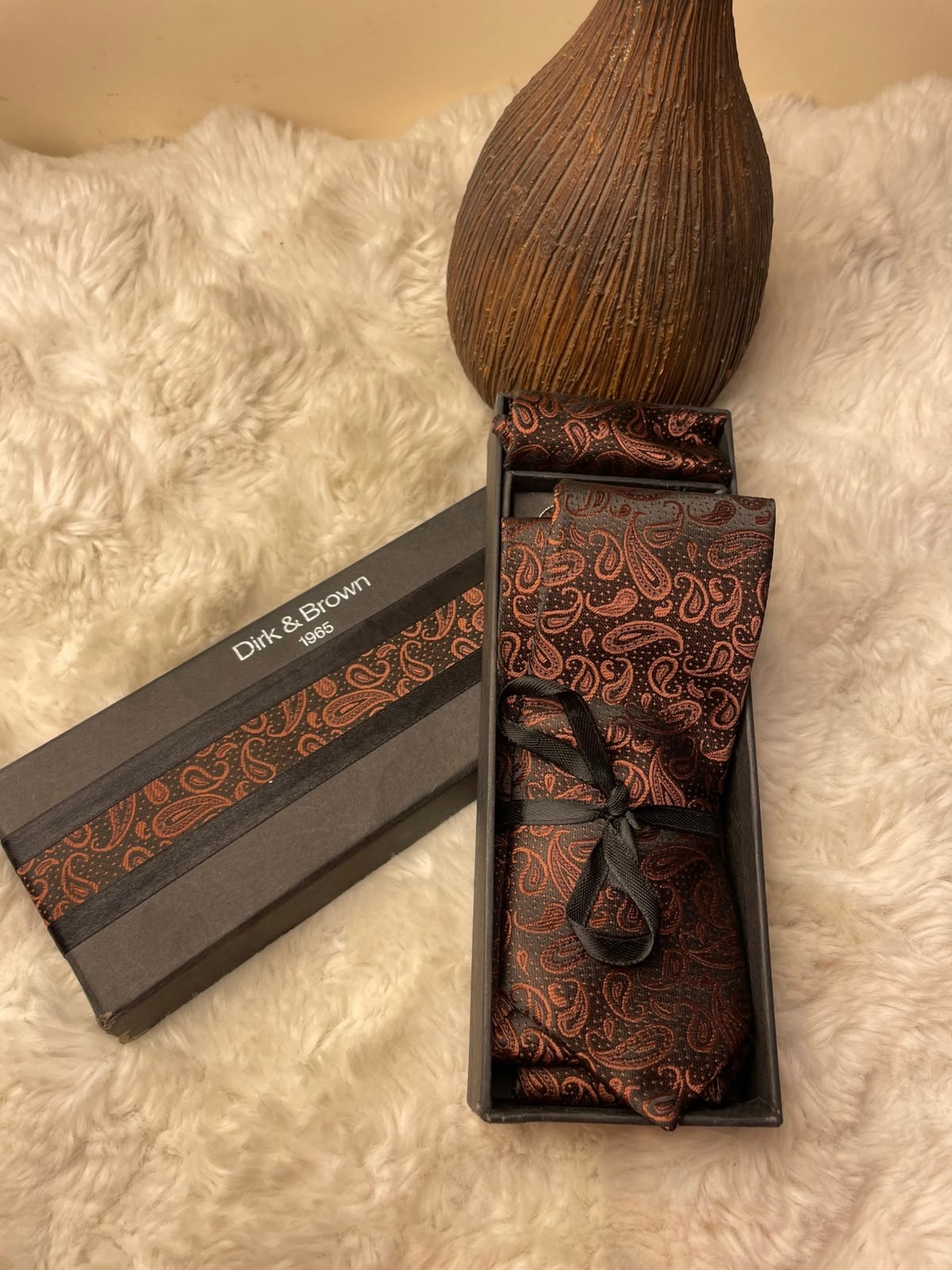 Classic Gentleman’s Gift Ideal for employee appreciation, client gifting, corporate events, and festive occasions, this gift adds a professional and useful touch.