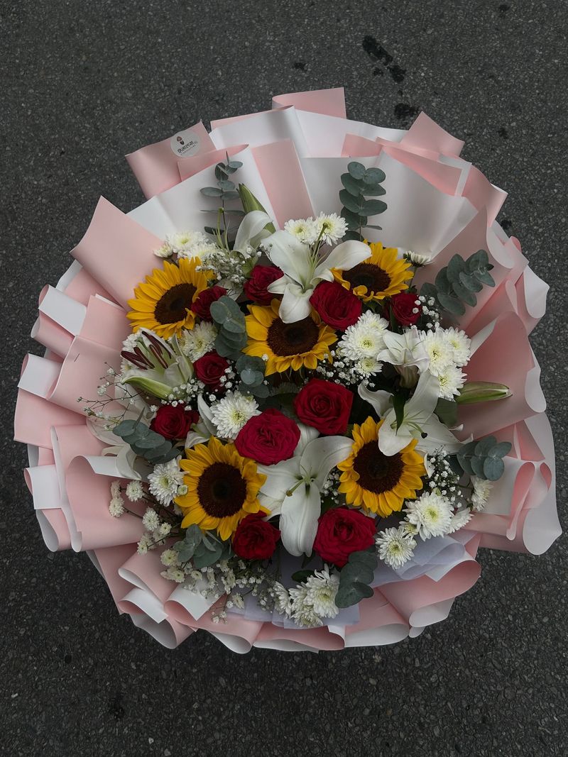 Grand Mixed Floral Bouquet