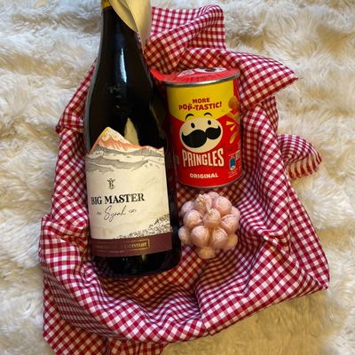 Wine & Candle Festive Hamper