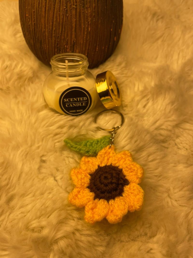 Scented Candle & Sunflower Keyring Gift Set