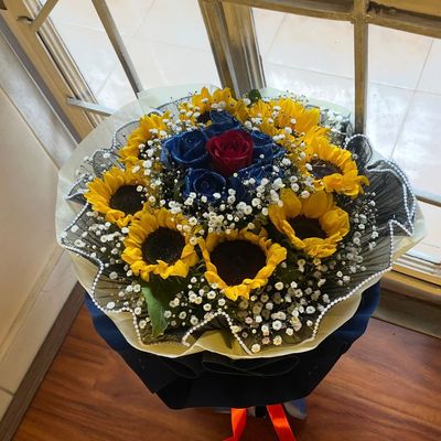 🌻💙 Blue & Gold Delight(Sunflower and blue rose bouquet )