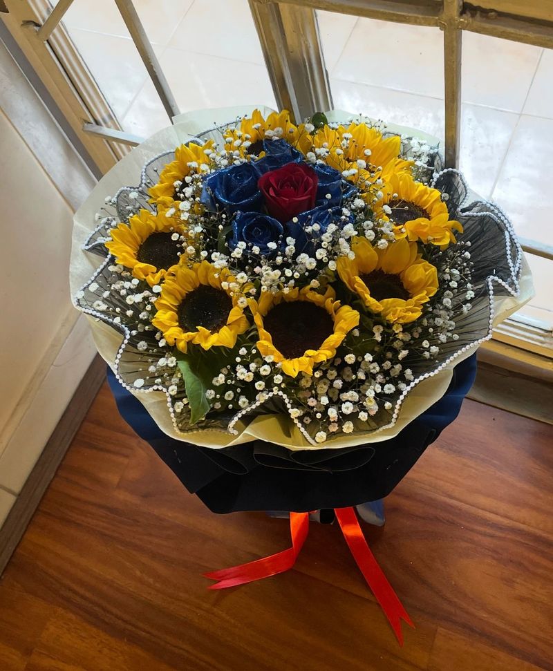 🌻💙 Blue & Gold Delight(Sunflower and blue rose bouquet )