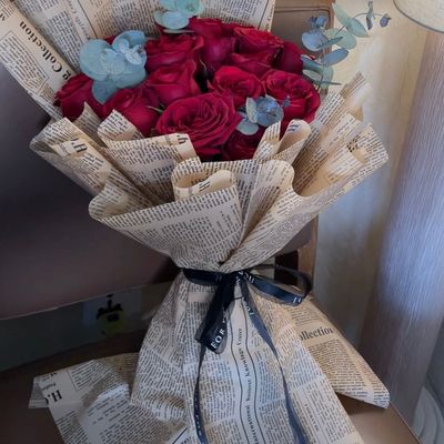 Crimson Love – 15 Red Roses
