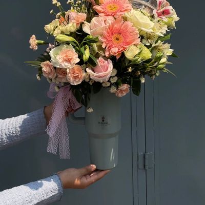 Bloom & Sip Delight(Tumbler bouquet )