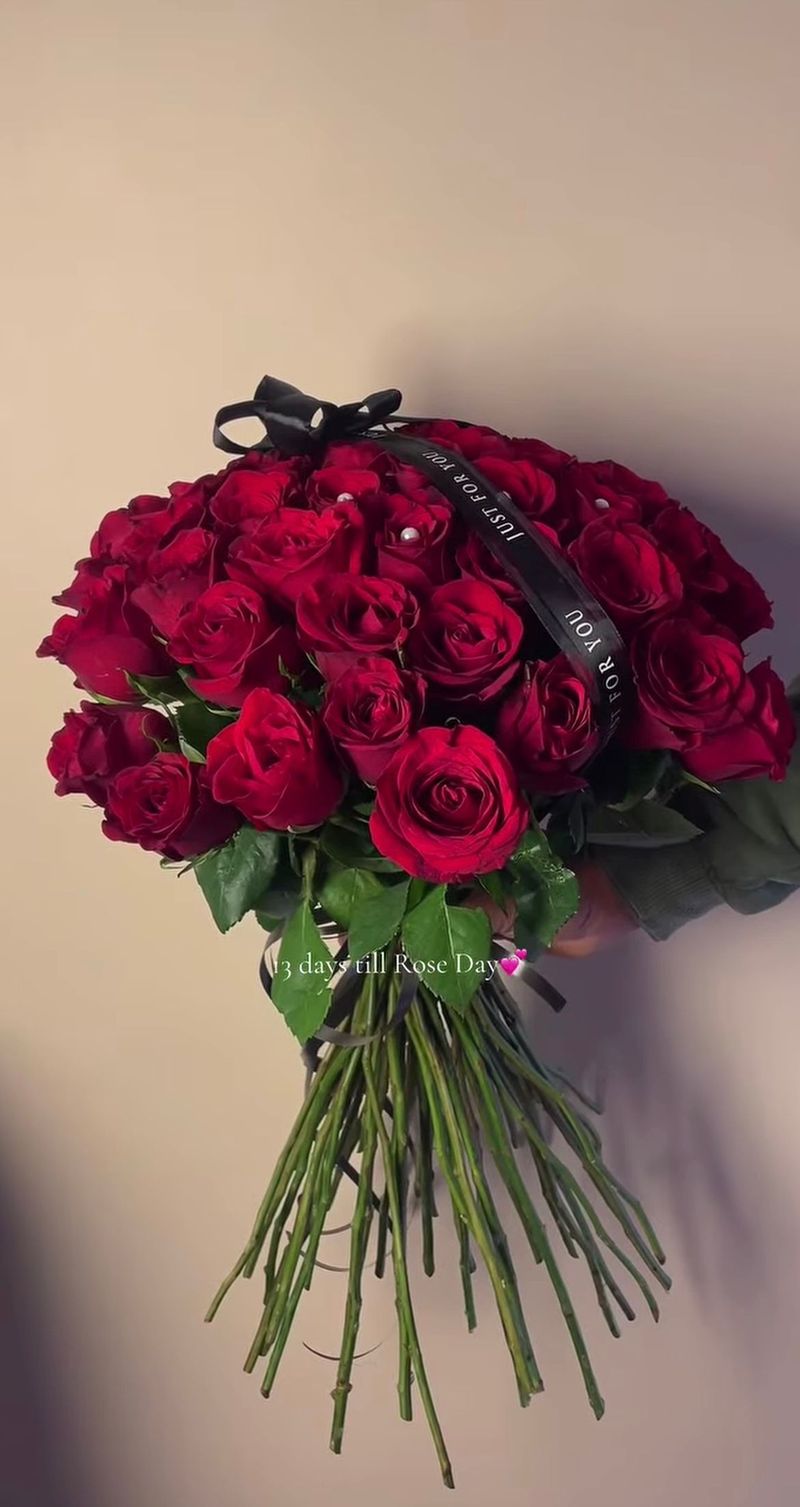 Crimson Love 30 Roses Bouquet