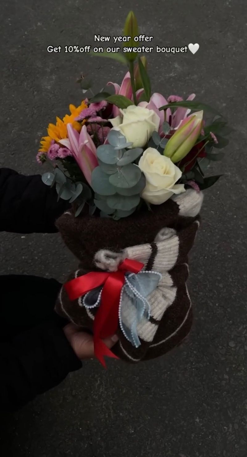 🖤 Black Sweater Floral Bouquet