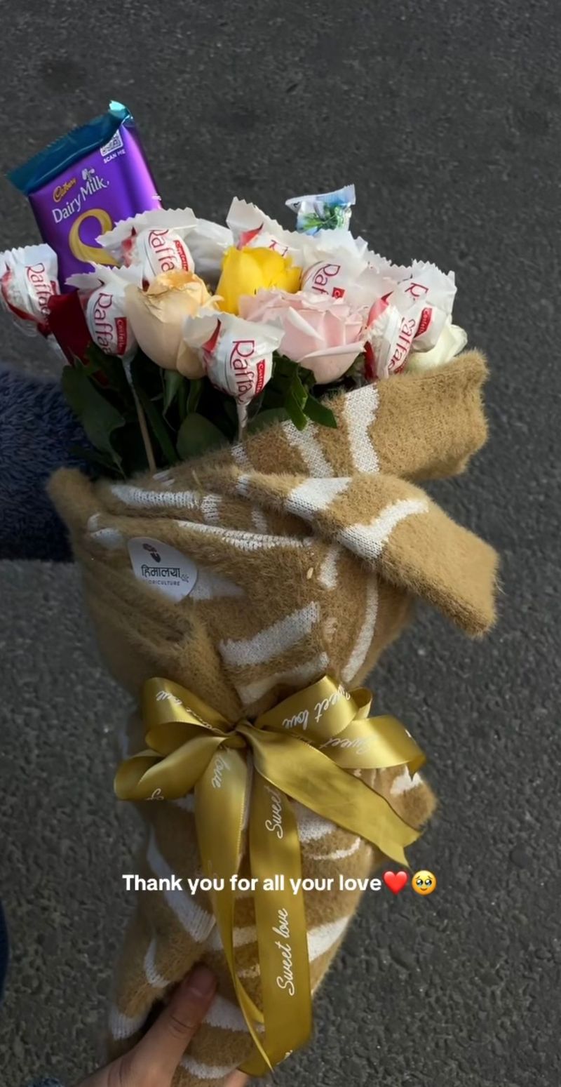 🌷 Warm Embrace Sweater Bouquet
