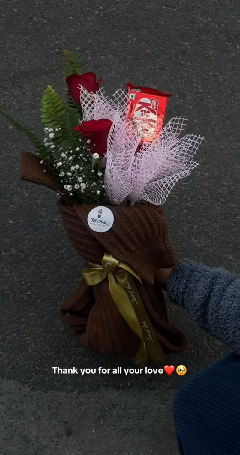 🤎 Mocha Bloom Sweater Bouquet