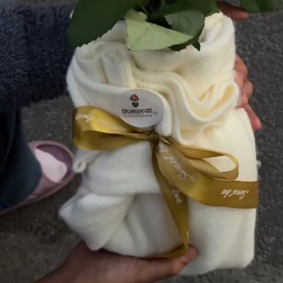 🌼 Petal & Warmth Sweater Bouquet