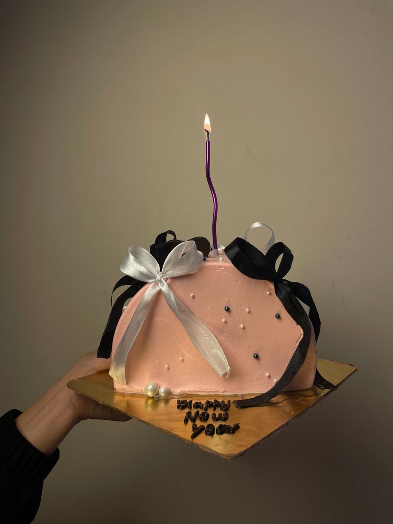 Noir Ribbon Hexagon Cake: