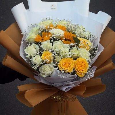 Sunshine Elegance Bouquet 🌼🤍(White & Yellow Rose Bouquet)
