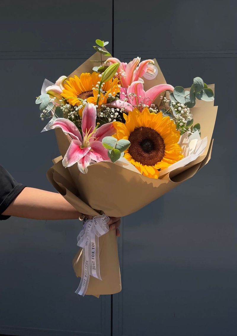 Sunshine Harmony Bouquet”(Sunflower and lily bouquet )