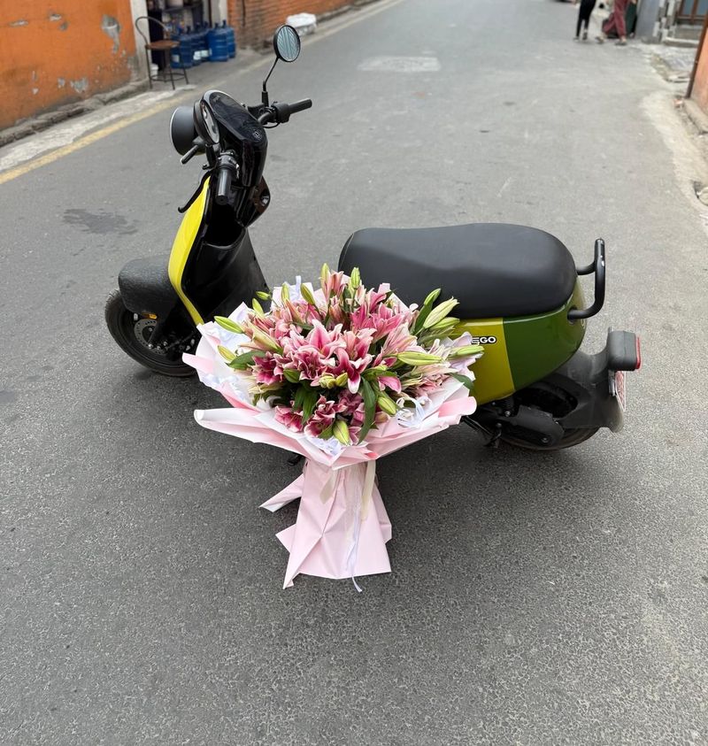Pink Stargazer Lily Grande Bouquet 🌸✨
