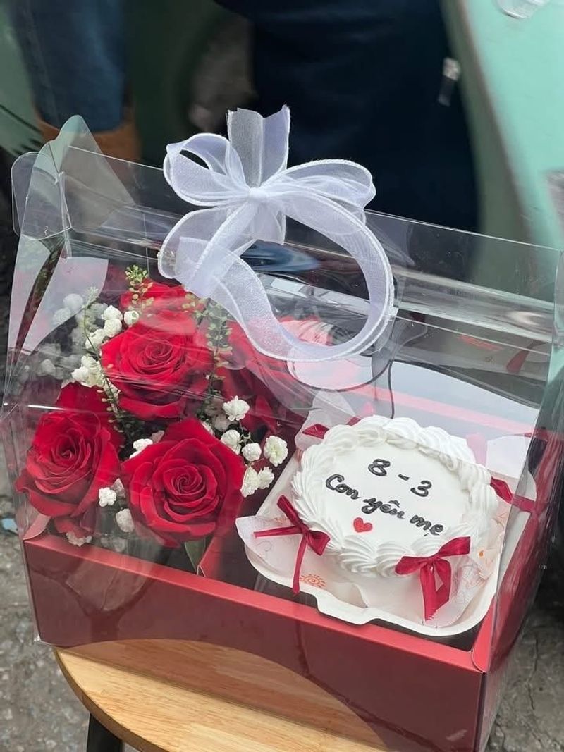 Black Forest Bento & Rose Gift Set