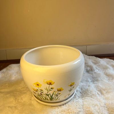 Matte Off-White Wave Planter