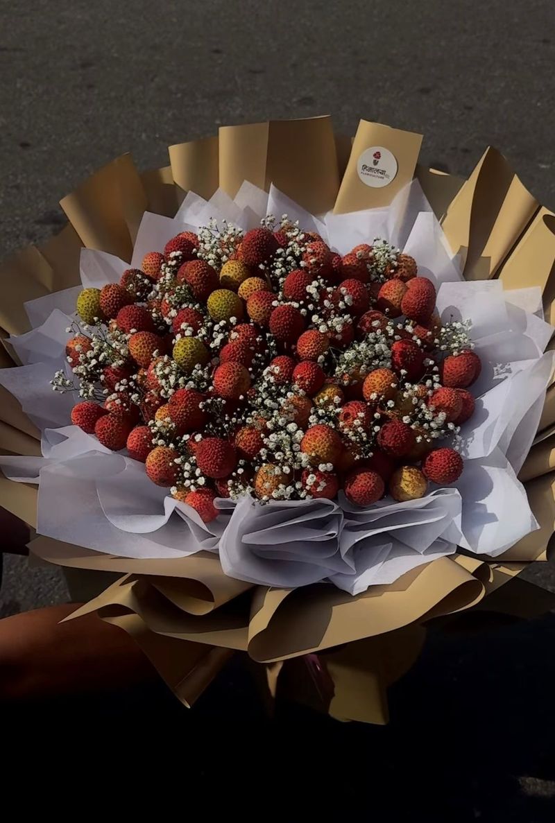Bulky Litchi Bouquet 