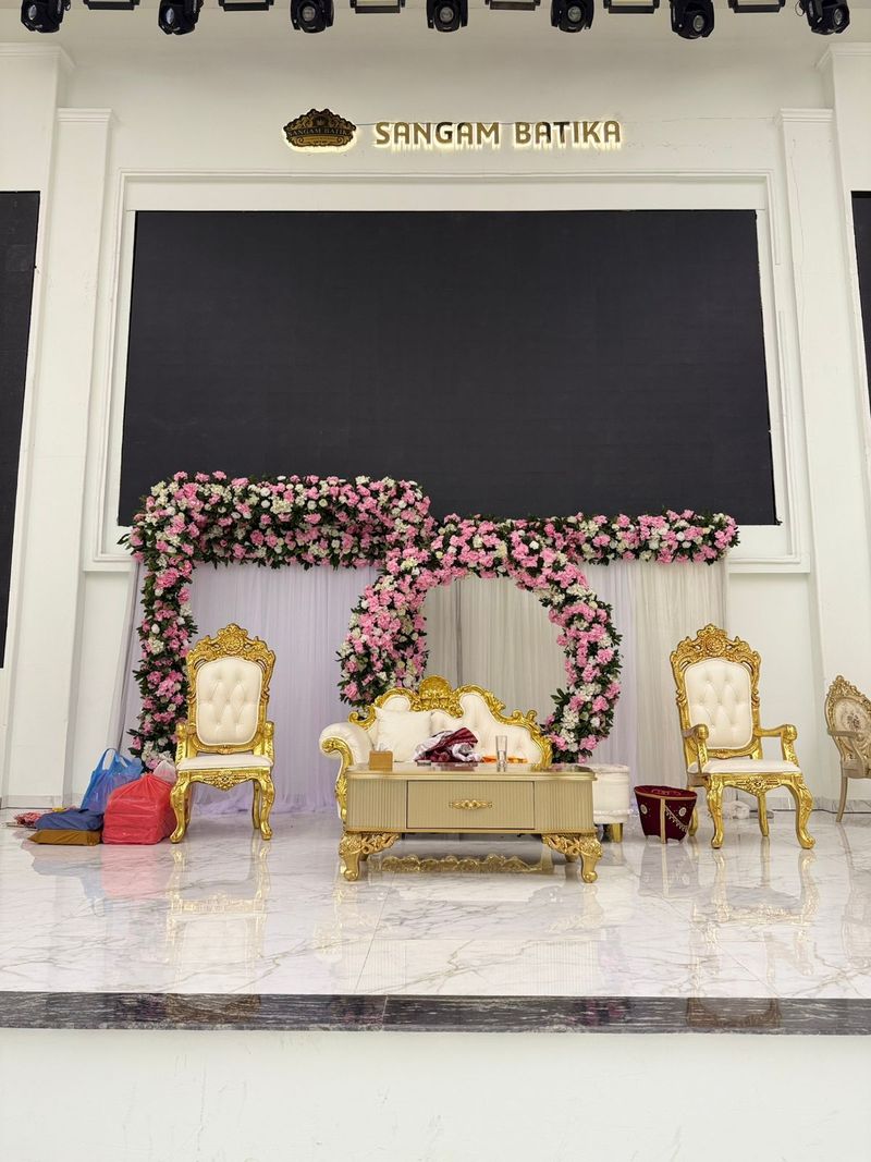 🌸 Dreamy Floral Stage