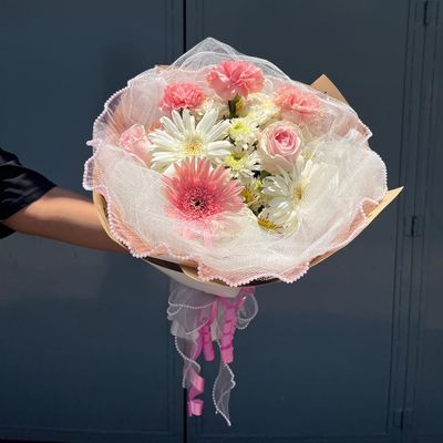 Carnation & Gerbera Daisy Bouquet 🌸