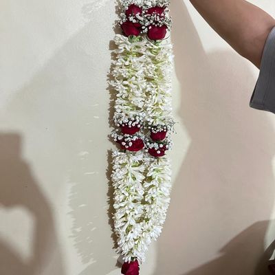 Vows of Elegance – Premium Red Rose & Tuberose (Rajnigandha) Wedding Garland