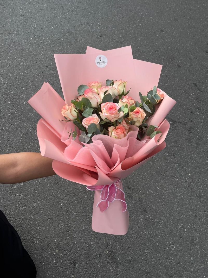12 Stem Pastel Pink Rose Bouquet – Minimalist Aesthetic Edit