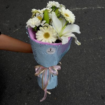 Aesthetic Lily & Mixed Flower Bouquet – Pastel Dreams