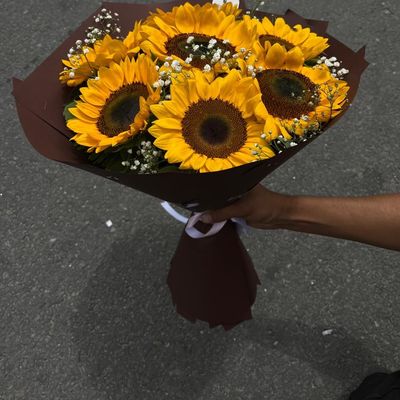 7 Stem Radiant Sunflower Bouquet – Golden Sunshine