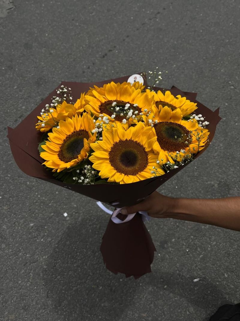 7 Stem Radiant Sunflower Bouquet – Golden Sunshine