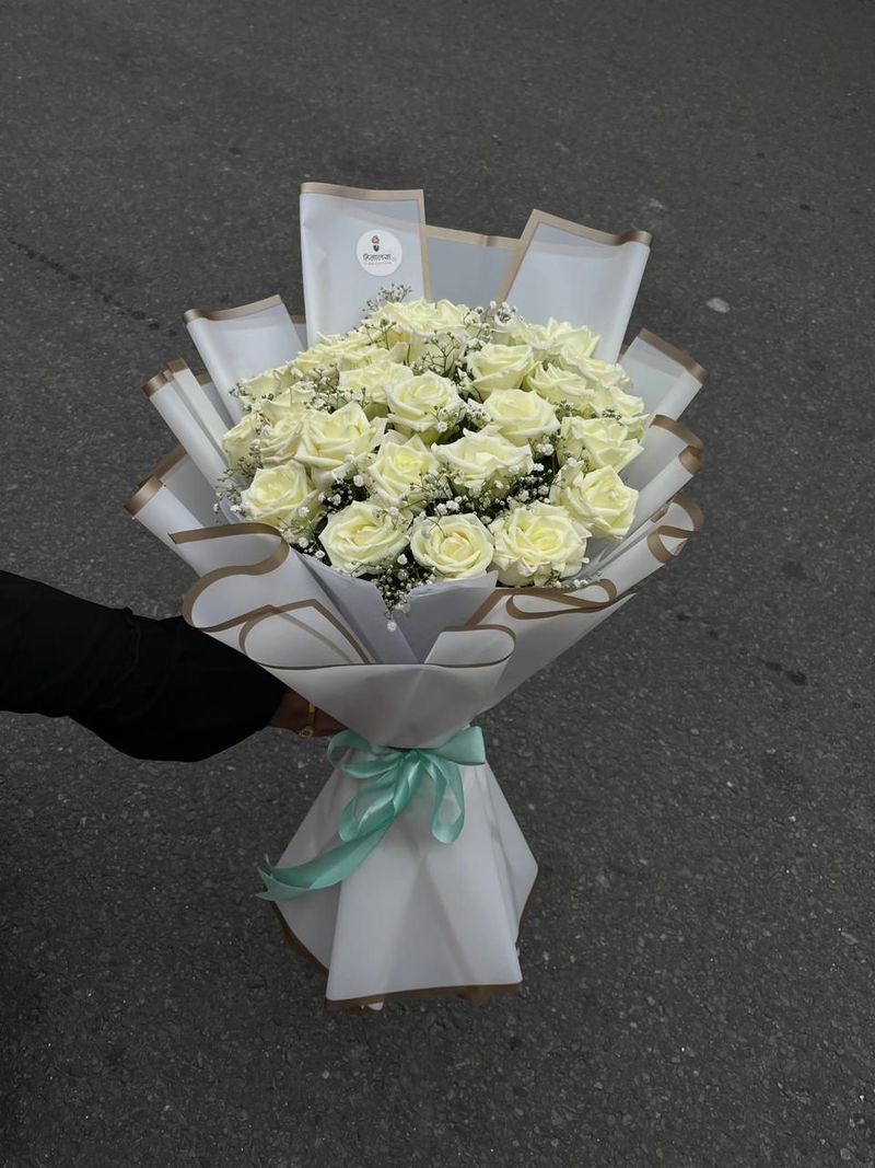 30 Premium White Rose Bouquet – Pure Elegance Luxury